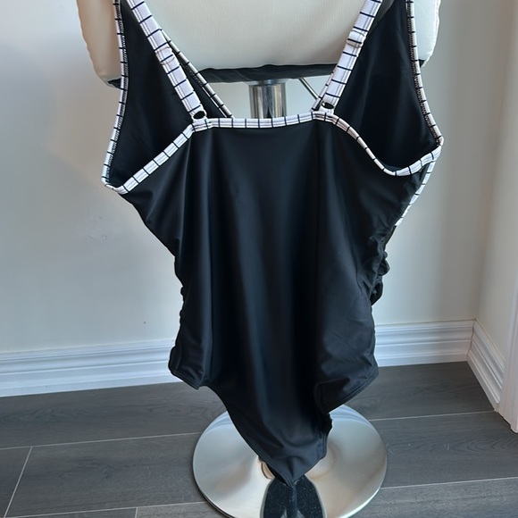 Striped V-neck tummy control one piece monokini with sheer mesh high waist. - Picture 5 of 16